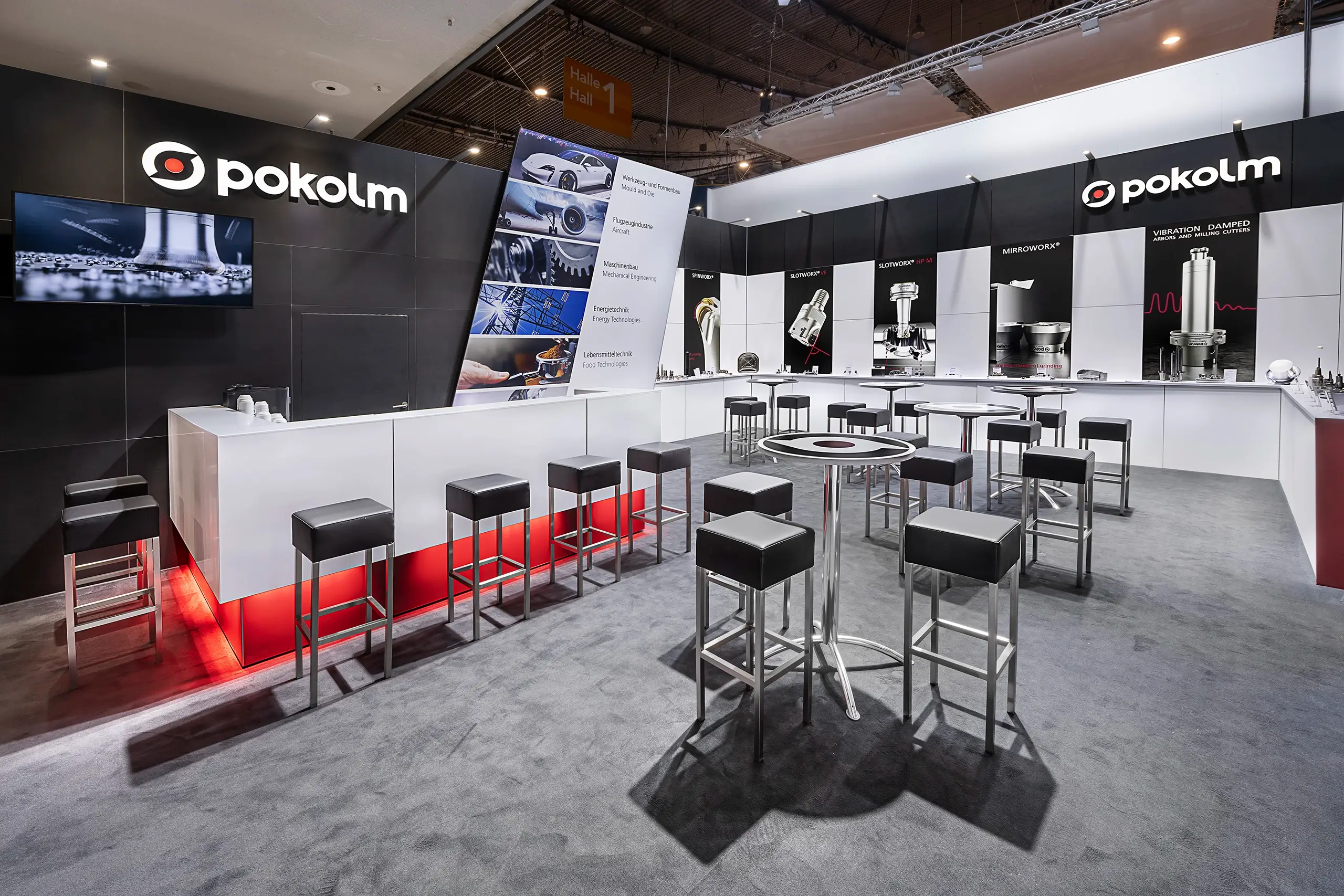 Stoisko targowe Pokolm z wizualizacjami 3D narzędzi CNC